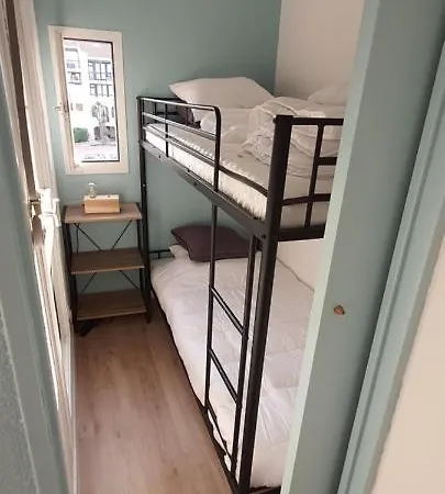 Superbe Studio Renove Avec Vue, Piscine Et Balcon